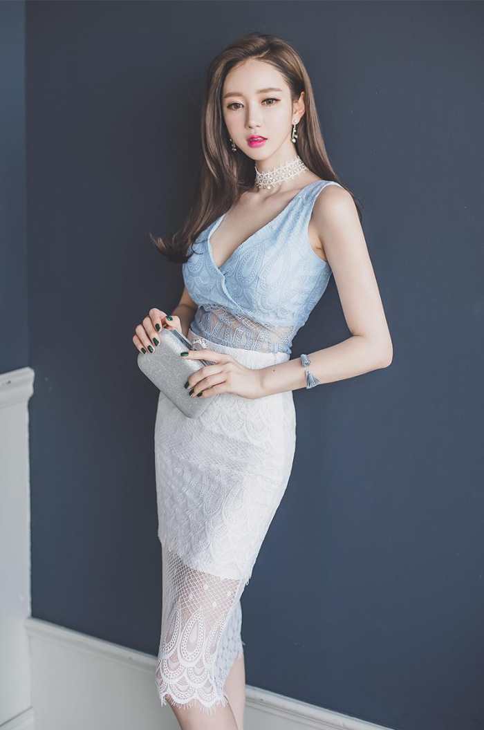 时尚性感蕾丝包臀裙营造宅男女神，曼妙的身姿曲线立刻显露无余！