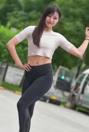 打底裤穿搭好看不费力，诠释出现代的时髦风格！