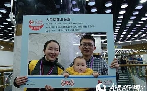  #人民网#人民网网友试乘地铁新线 车站便利智能获赞