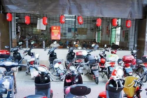  游客■海南为什么会吸引那么多北方人居住？游客：你来看看就知