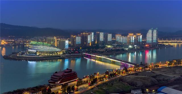  [gdp]四川唯一的三线城市，号称是中国科技城，GDP还没成都的零