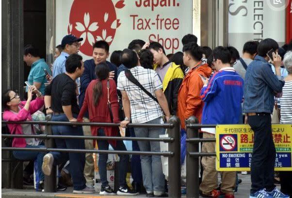 中国游客去日本玩，当地商家这么说中国人，游客回怼一句大快人心