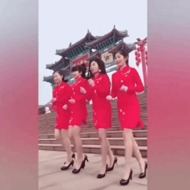90后美女身穿旗袍跳舞, 看这美腿, 网友纷纷不能淡定了