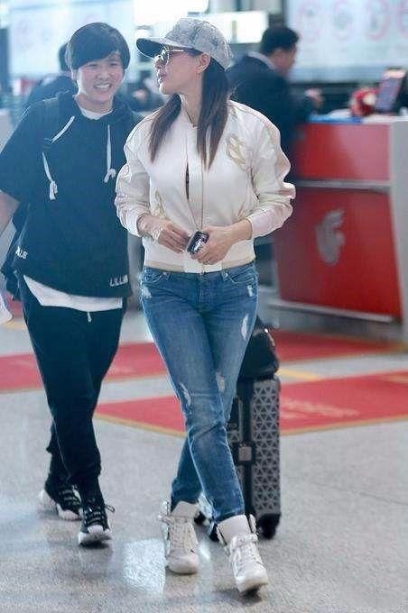 钟丽缇屁股太大了,应该减点肥!网友:以后不要穿这样的运动裤了