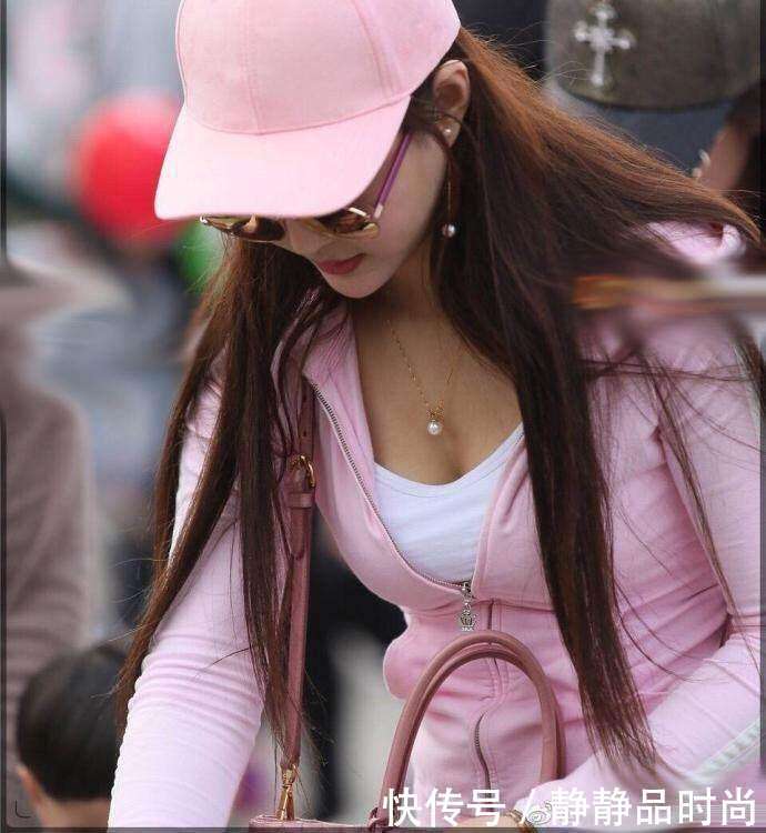 街拍: 运动装女神小姐姐,勾勒出好身材