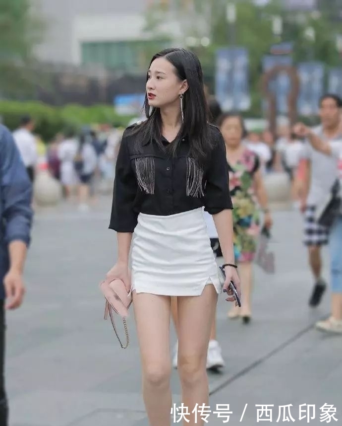  [身材比例]街拍：越简单越迷人，只要足够优秀！
