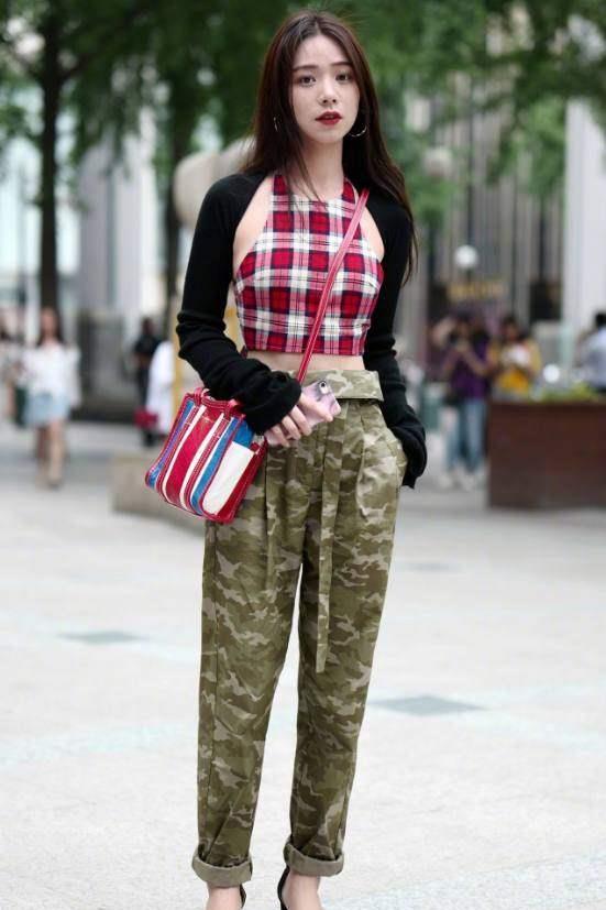 性感街拍：图2的小姐姐优雅迷人，最后一图的少妇你征服不了