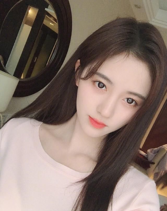 「 气质」“小女生”打扮显清新精致，满满仙女气质，鞠婧祎古典风美到冒泡