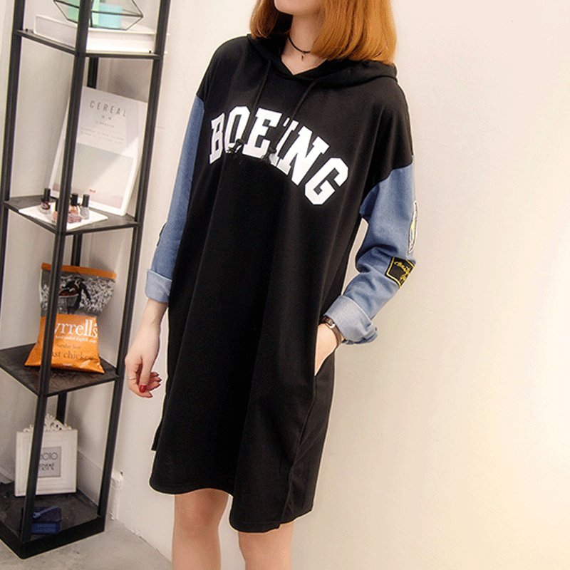 是时候跟连衣裙说拜拜了，今秋流行的卫衣+裸靴，好看又吸睛