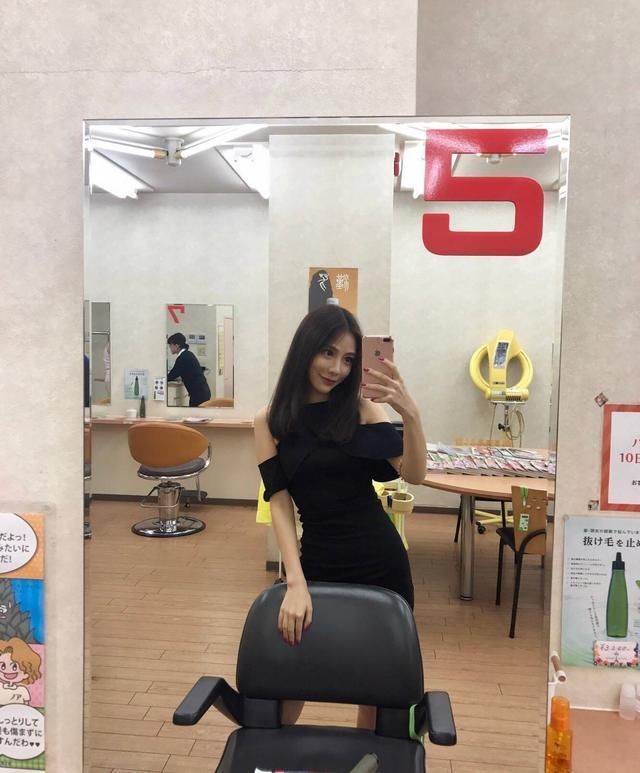 地铁随拍气质美女,甜美清新,格外养眼!