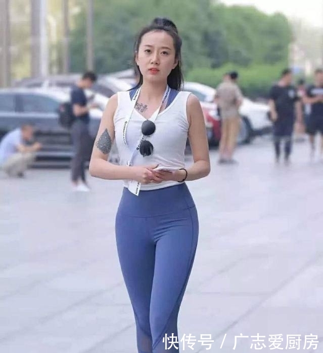 [ 底裤]穿出女神的气质，回头率特别高！，身材紧致的打底裤美女