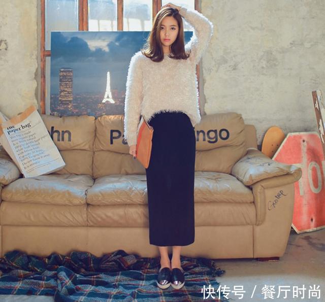 90后的职业女性, 穿短款包臀裙的时候别再搭配黑裤袜了, 不好看