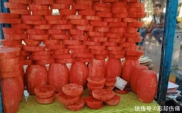 印度小哥花式卖瓜，200斤2小时被抢光，驴友：有实力！