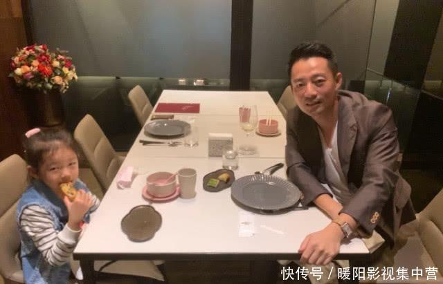 『微博中』汪小菲带闺女吃宵夜,6岁小玥儿极致承继母亲遗传基因,互动交流显害羞