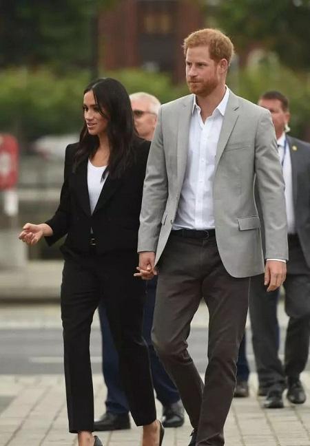 凯特穿西裤“显腿细”，却被梅根竹竿腿超越，网友：凯特比例不好