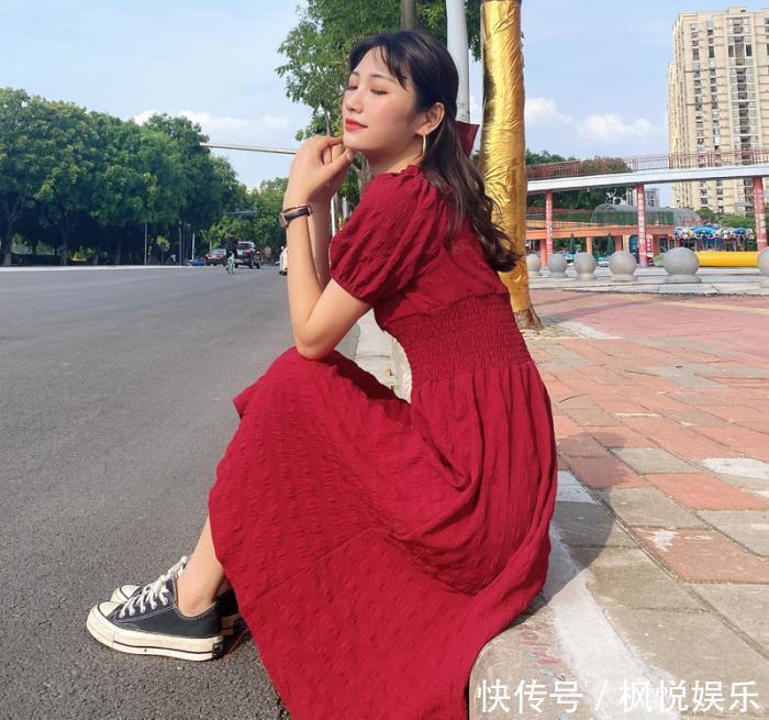  柔美|穿搭时尚的连衣裙，勾勒出曼妙的曲线，秀出女性柔美气息