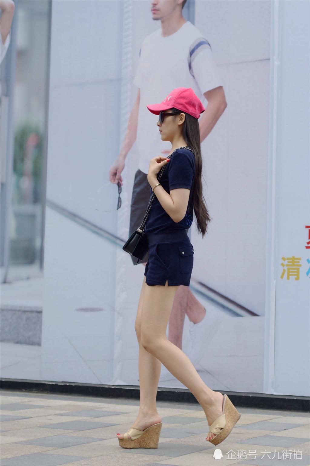  「技巧」坡跟鞋如何搭配出高级感？时尚姑娘的搭配技巧，你值得学习