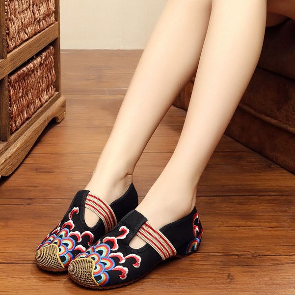 比高跟鞋还洋气的妈妈鞋，款款大方时尚，穿上显脚小显白不累脚