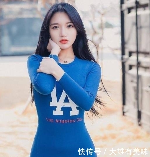  『轻松』长相甜美的小姐姐，气质轻松凸显，更显时尚靓丽的形象