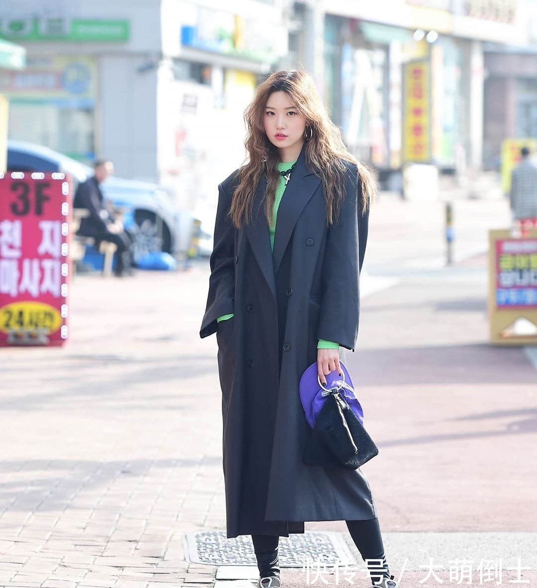 #美女身穿#时尚路人街拍,街头都是穿着时髦的小姐姐