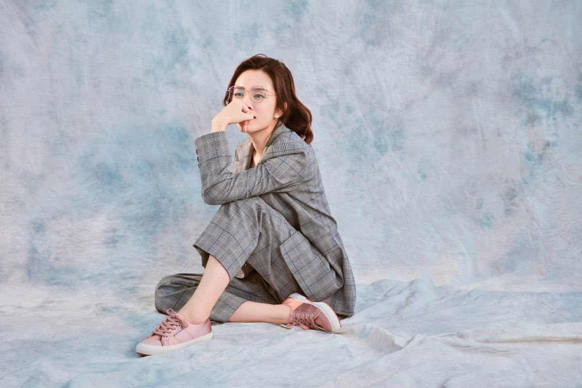 王晓晨清新靓丽时尚写真图集，时尚气质，迷人风采!