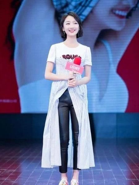 “裙子里穿裤子”的女星，关晓彤不算什么，宋茜确定能迈开腿？