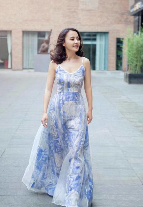 吴奇隆前妻马雅舒日子逍遥，带着混血孩上镜捞金！