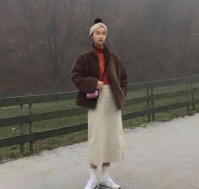 『露脐装』SNKR Girls丨纹身、短裙、露脐装,这么狠的球鞋女生你们肯定顶不住!4.6-4.12