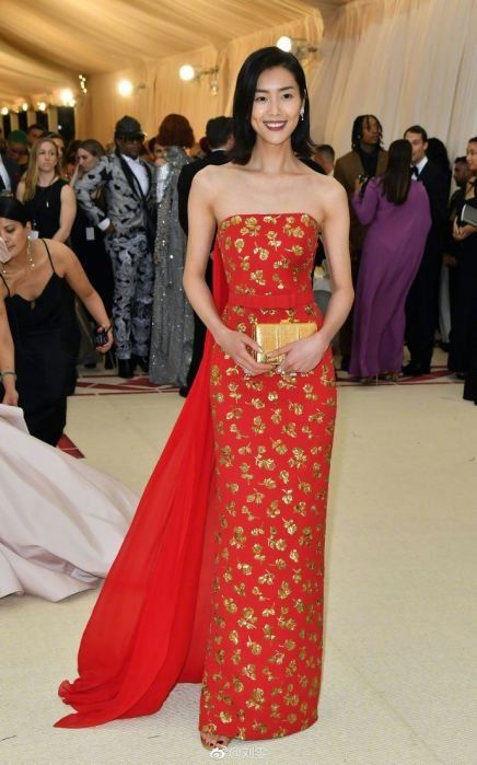 这里暗藏超模吃不胖的小秘密!腿长是天生的,瘦是吃出来的!