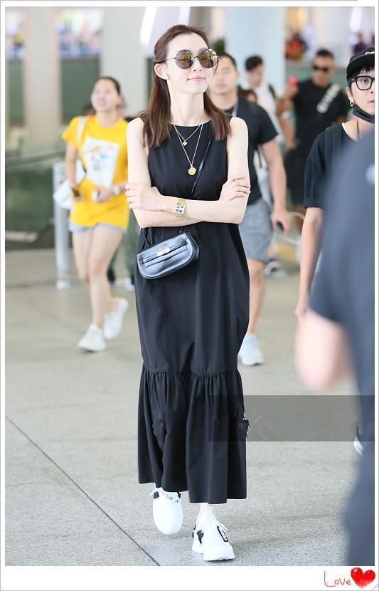 本以为39岁陈乔恩保养的够嫩的了，可看到42岁范玮琪，我沉默了！