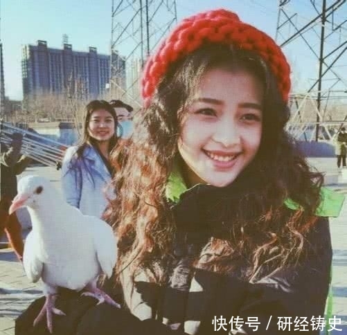  大妈■卷发太土像大妈？推荐给你4种减龄妙招，让你美到没朋友