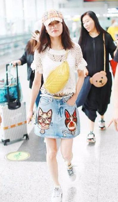 张韶涵太厉害! 迷你短裤也敢穿去机场, 网友: 难怪要塞安全裤