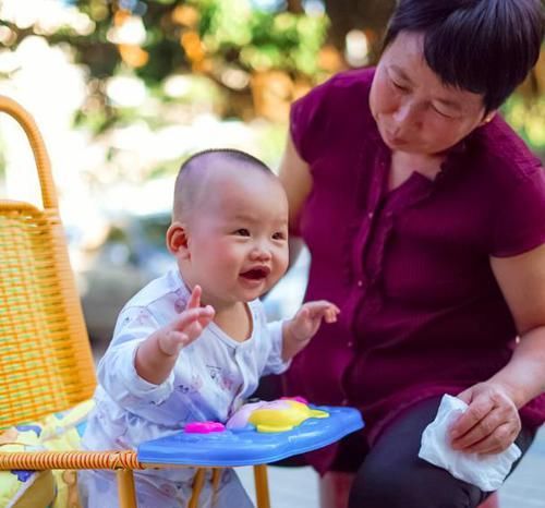  『孩子说谎』别把孩子交给这10种老人带，绝对不是因为嫌弃，而是……