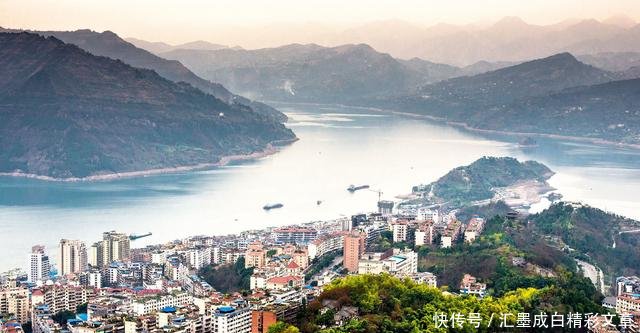 历史上的今天中国开工修建三峡大坝，深度剖析三峡大坝的利与弊