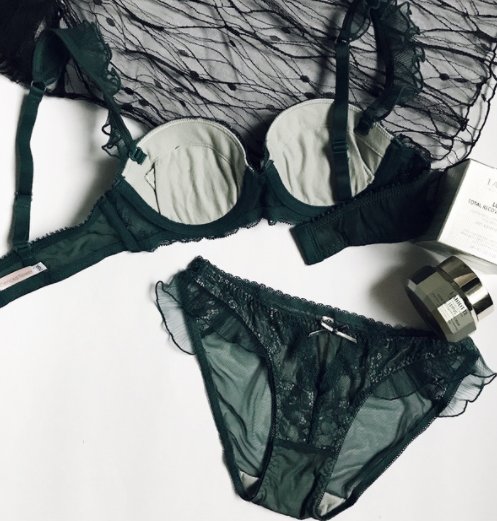 再大胆的女人都不敢穿这文胸,设计太前卫!但上身魅力爆发迷死人