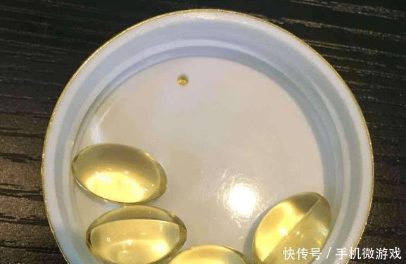  闺蜜■女人有皱纹别打玻尿酸，药店药膏”搽一搽，皱纹消失