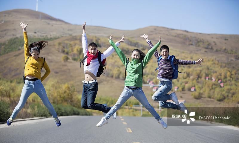 这两个国家都说汉语,游客很感动:老乡见老乡!