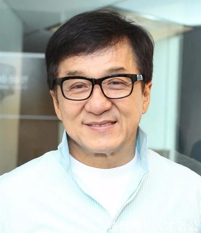  [身世]成龙亲哥哥：生父离世后自曝身世寻亲，七十多岁才见到大明星弟弟