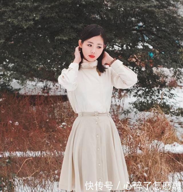 哪些颜色最显白教你几个实用的衣服颜色搭配技巧,百搭又时髦!