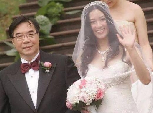  「豪门」她14岁当模特，26岁嫁千亿豪门，8年连生4胎，妥妥的人生赢家