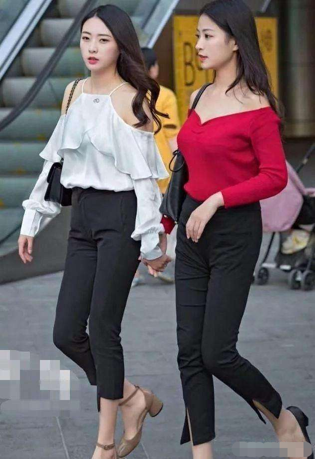 街拍：轻松又百搭的黄色T恤，塞进热裤里更显小姐姐美腿修长！