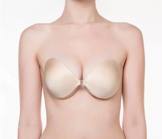 露背露肩深V的妹子别走，你们的内衣呢？