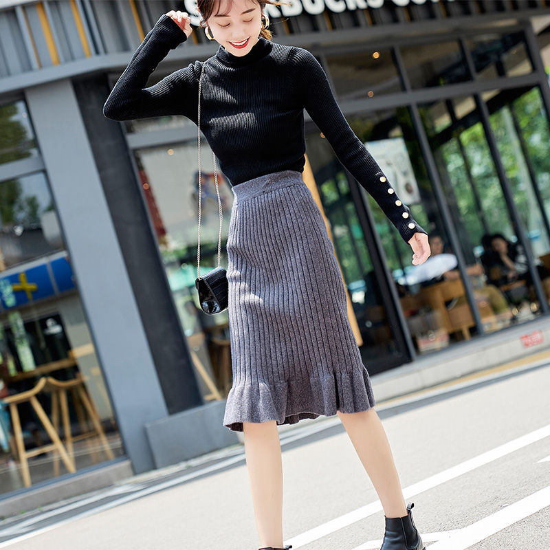 优雅俏皮的半身裙搭配短靴，尽显气质名媛范，想不美都难