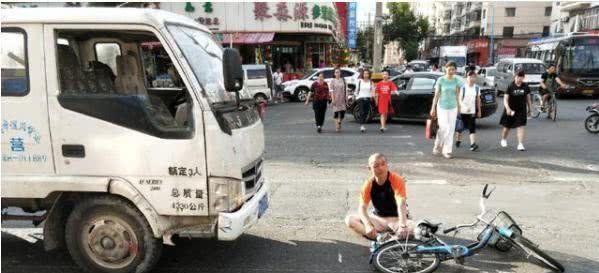  [专家建议]“礼让行人”再次成为被有心人利用？专家建议取消，