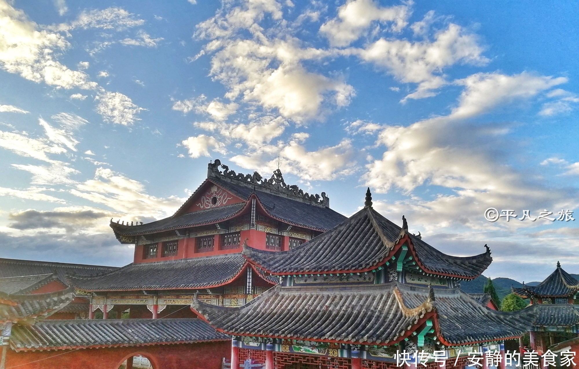 贵州这座建在山顶的寺庙，风景很美，平时一般都没有游客