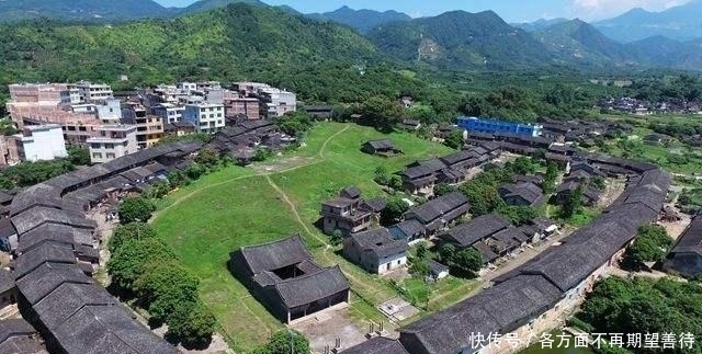 世界上最大土楼，占地34650平方米，最多时楼内住1300多人