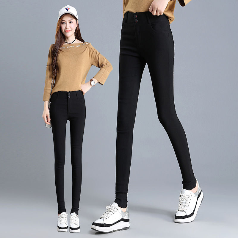 现在女人越来越会穿，棉麻衣+平底鞋，美出新高度，这才叫洋气