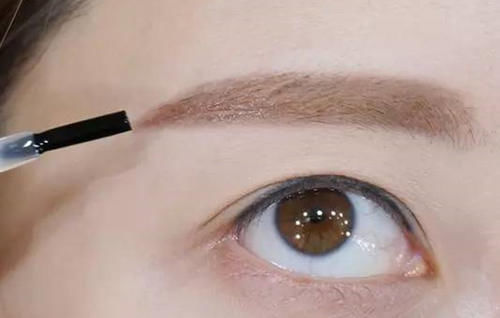  情况下■眉笔分几个硬度 眉笔的显色度