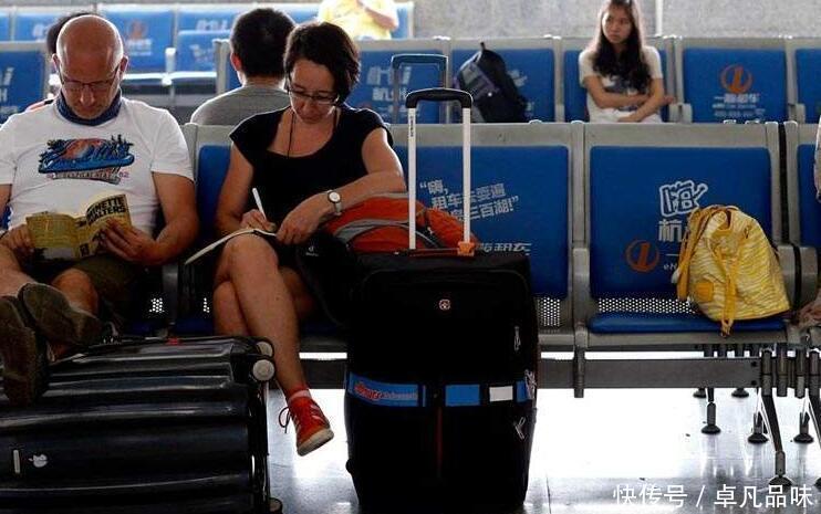 外国人乘坐中国高铁后，指出2大缺点，引起国人“共鸣”