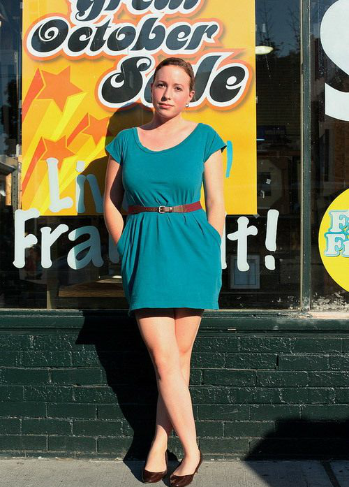 街拍，有骨感的女人很性感，图五穿上丝袜的肉感更有韵味